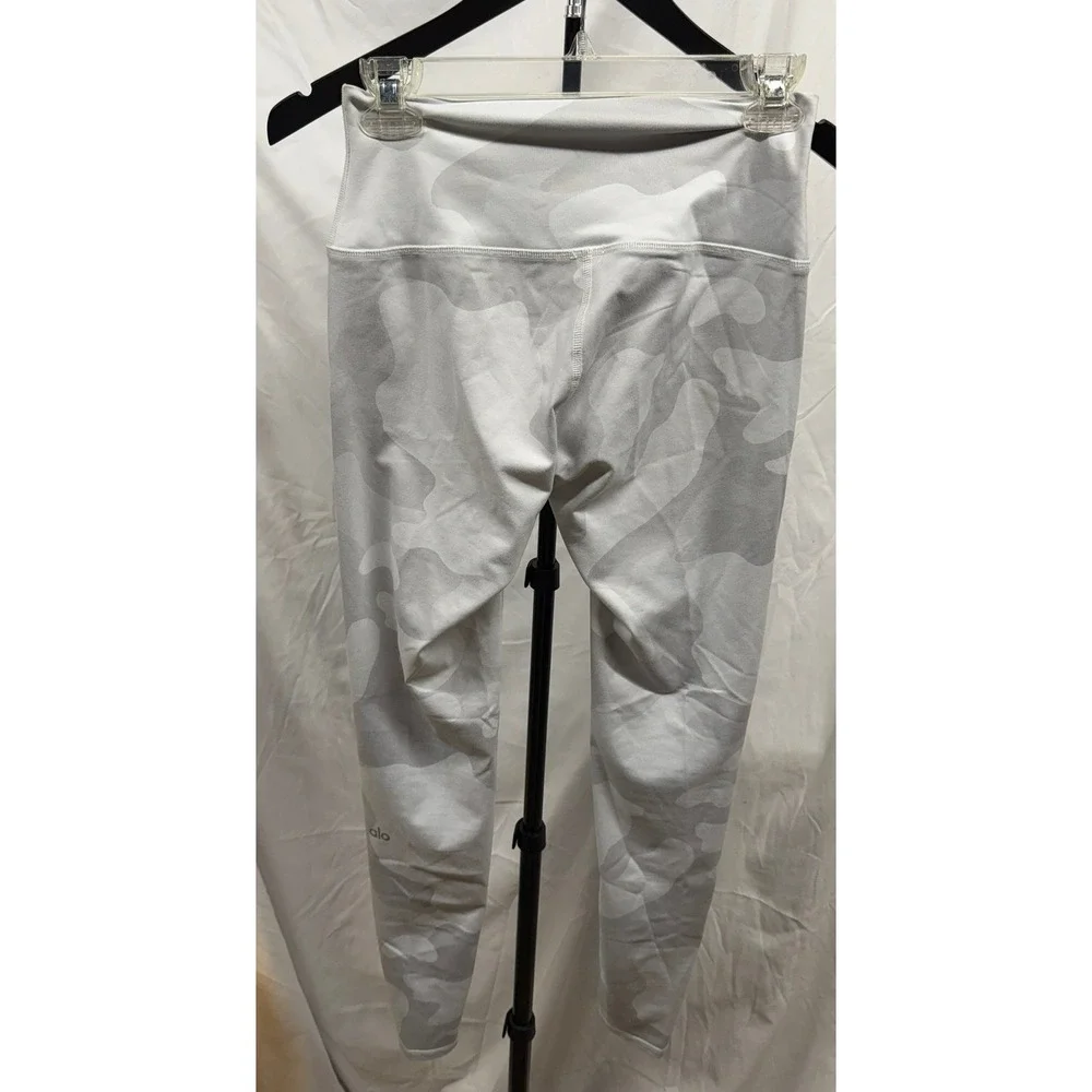 Alo Women's Full Length Hi-Waisted White Camo Vapor Leggings‎ Small